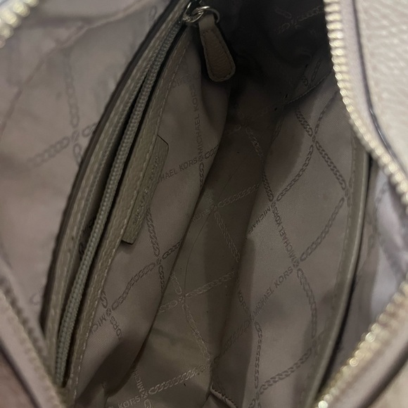 Michael Kors crossbody bag light gray - Picture 3 of 3